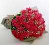 ◆バラ（薔薇）の花束◆ピンク５０本　かすみ草付
