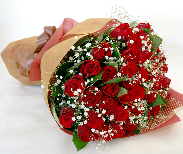 ◇バラ（薔薇）の花束◇レッド６０本 かすみ草付 - バラの花束.com