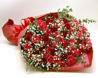 ◆バラ（薔薇）の花束◆レッド・ピンクMIX１００本　かすみ草付き
