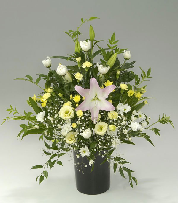 月命日のお花 フラワーアレンジメント 月光 花の贈り物はフラワーズ ドゥ 花キューピット加盟店