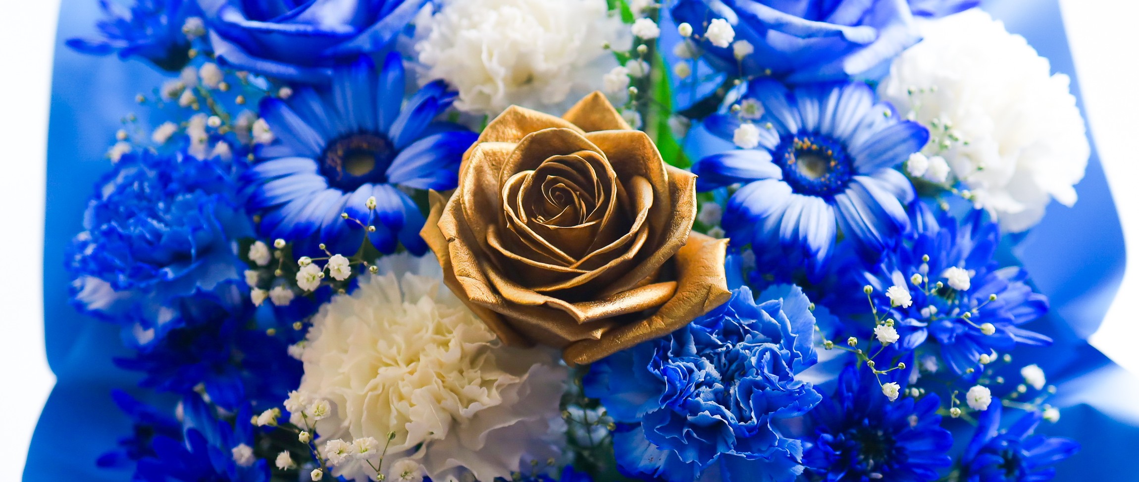 青と金色の花