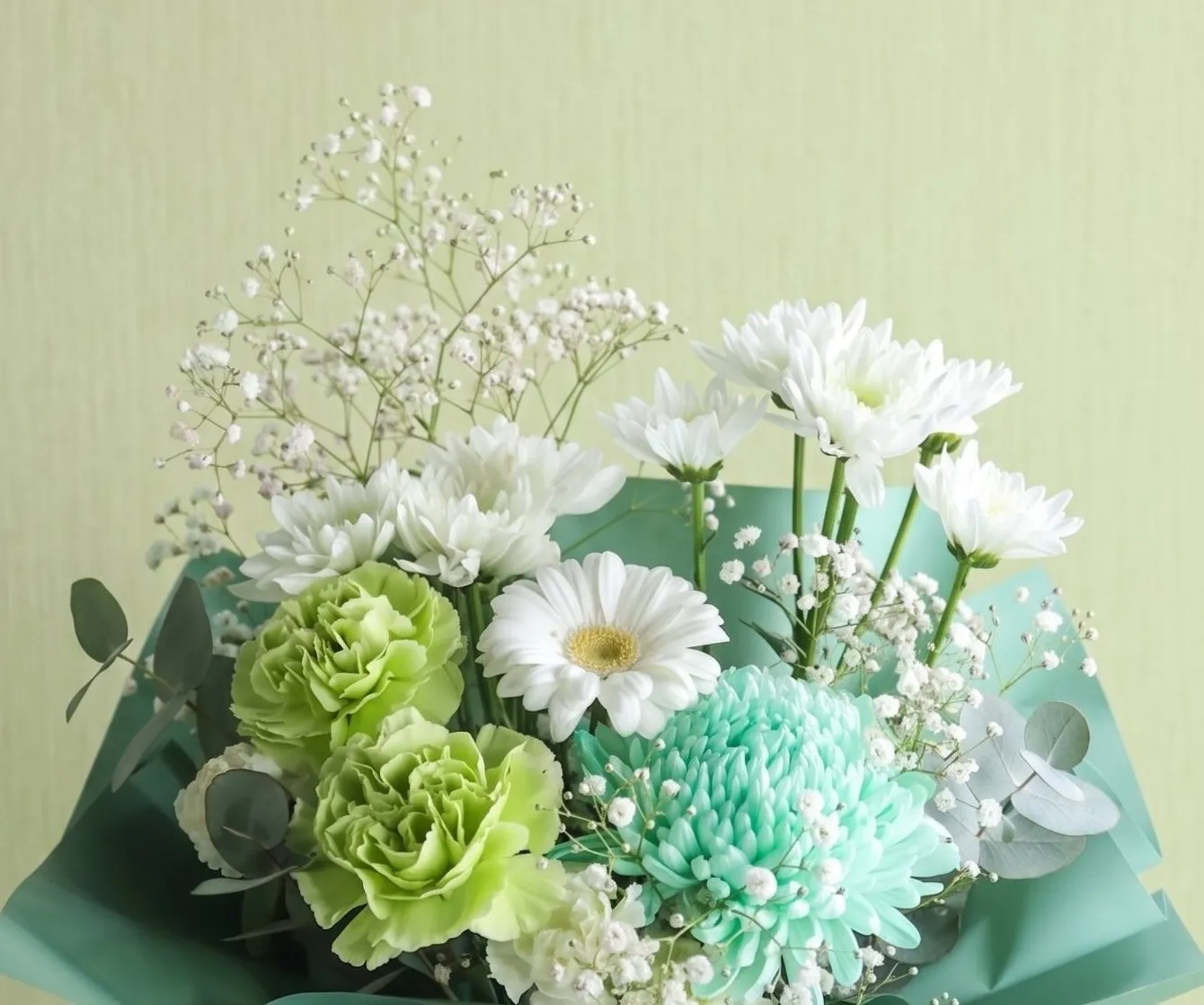 グリーンと白色のお供え花