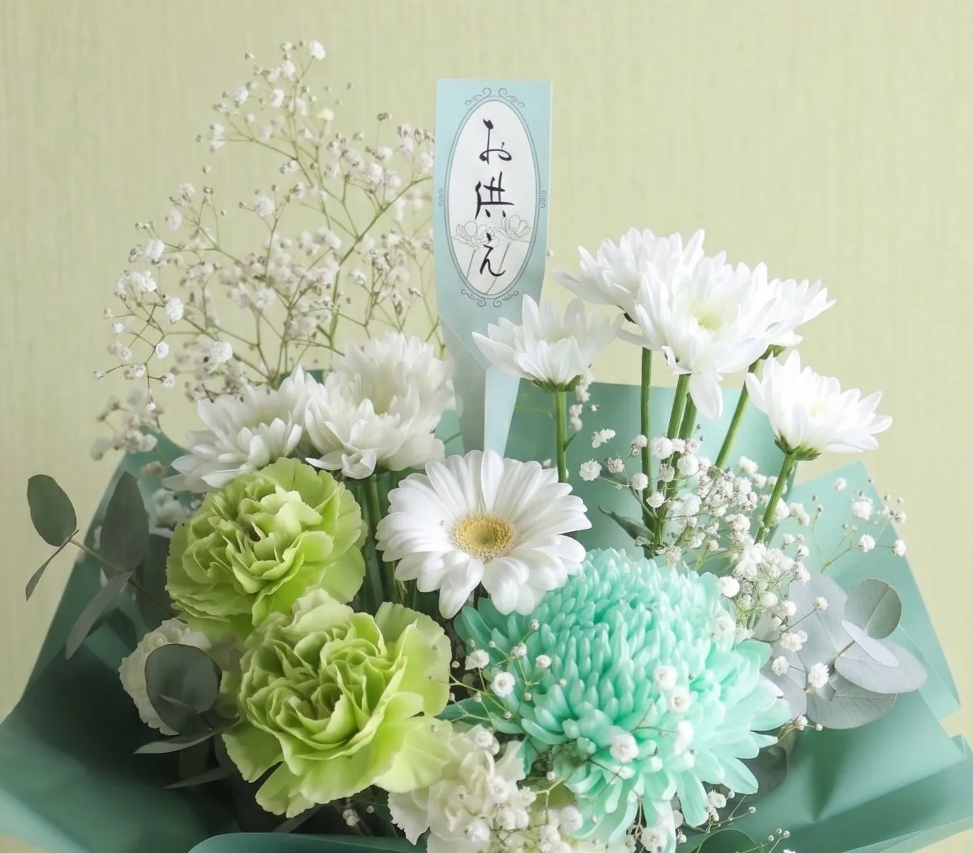 グリーンと白色のお供え花