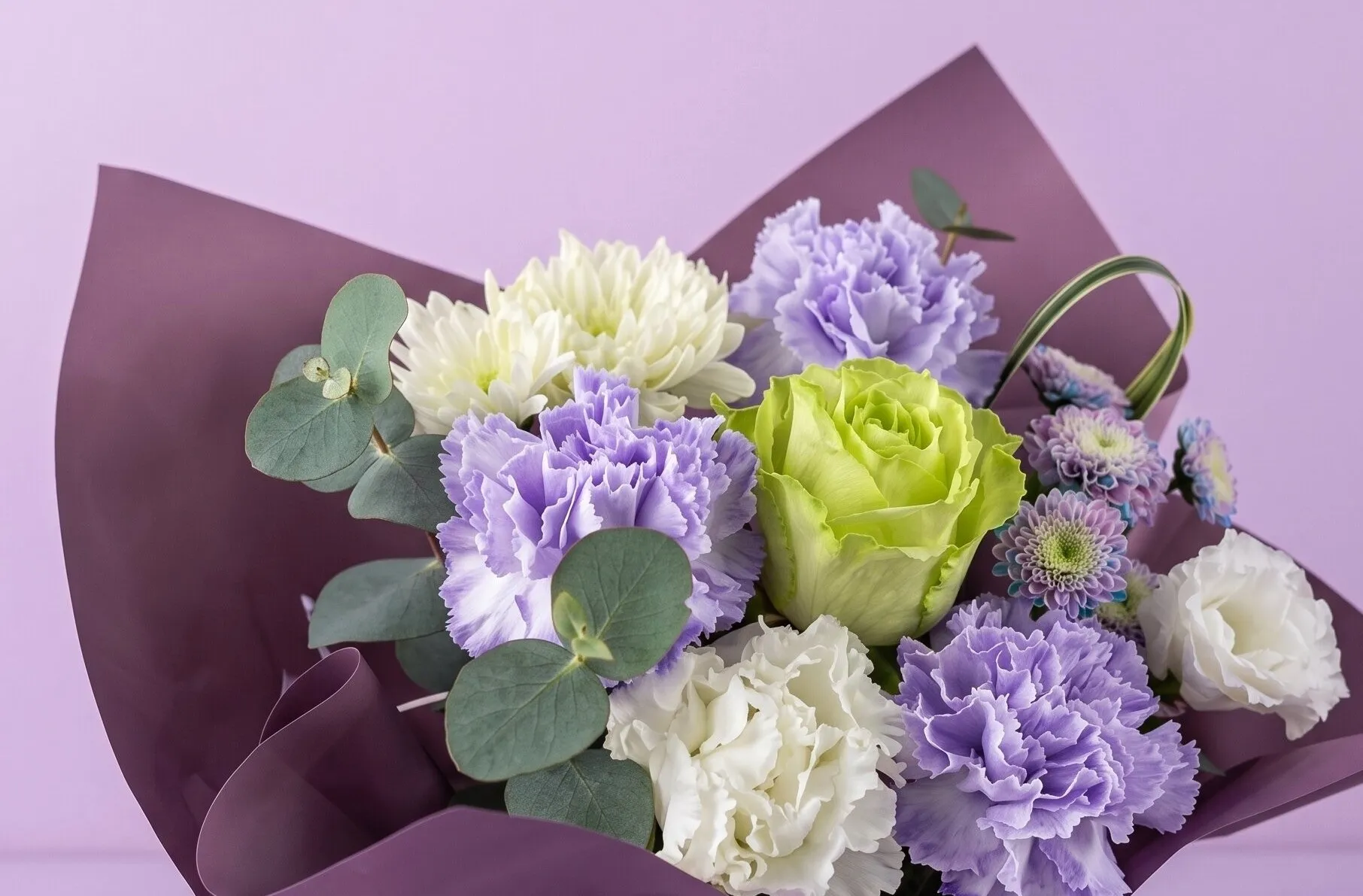 ラベンダーと白色のお供え花